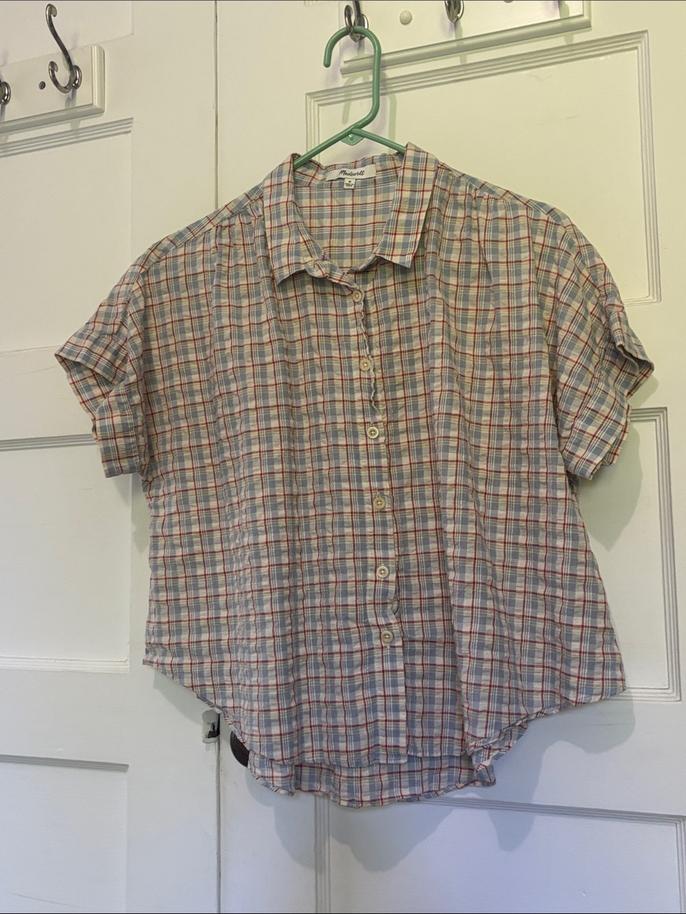 Madewell | Lightweight Plaid Button-Up Shirt in white Blue and Red